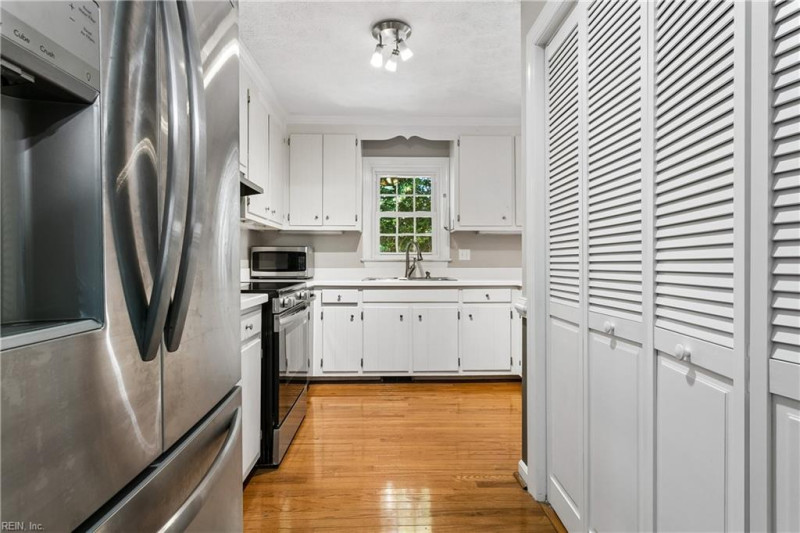 Photo 15 of 41 residential for sale in Hampton virginia