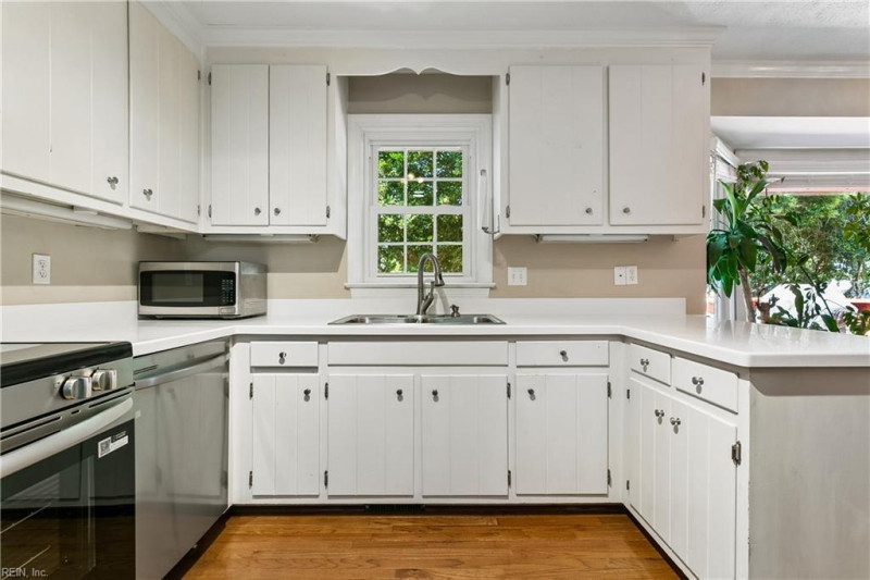 Photo 17 of 41 residential for sale in Hampton virginia