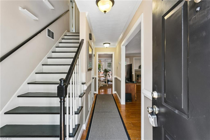 Photo 4 of 41 residential for sale in Hampton virginia