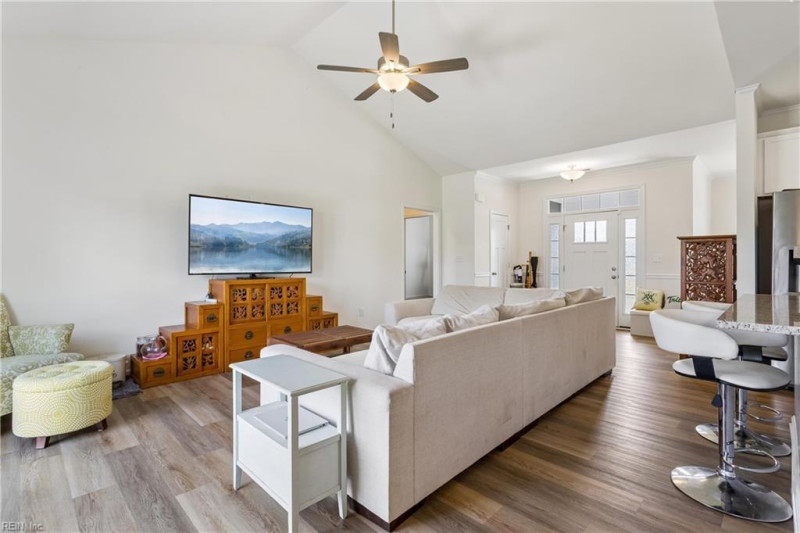 Photo 10 of 43 residential for sale in Chesapeake virginia