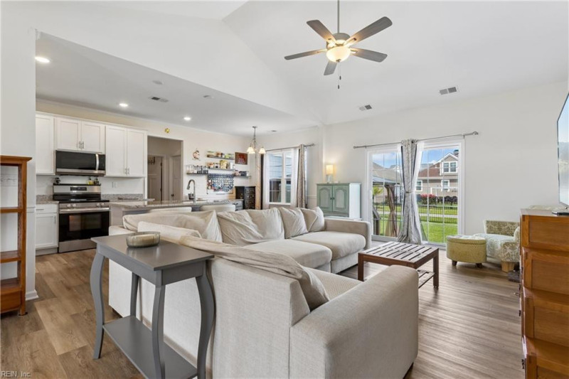 Photo 11 of 43 residential for sale in Chesapeake virginia