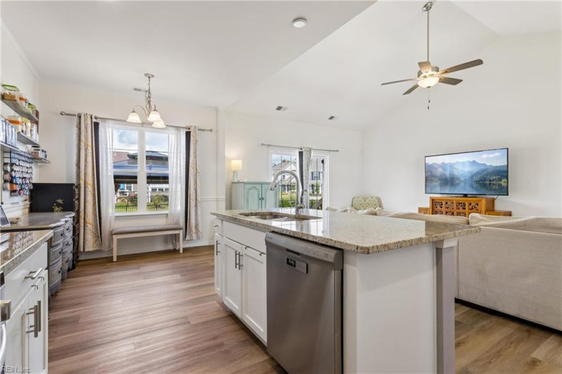 Photo 16 of 43 residential for sale in Chesapeake virginia