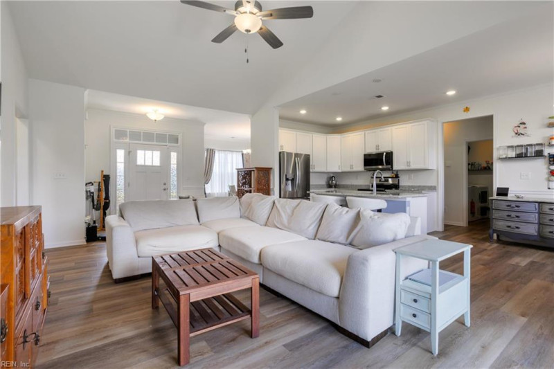 Photo 3 of 43 residential for sale in Chesapeake virginia