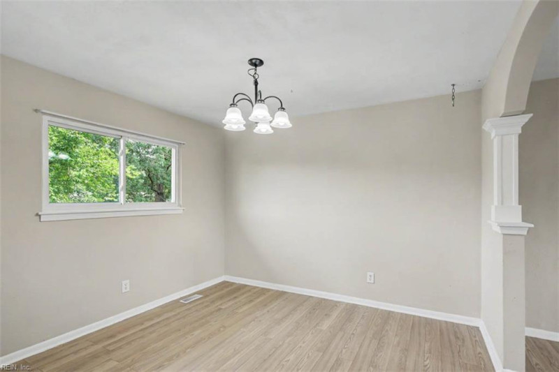 Photo 12 of 37 residential for sale in Virginia Beach virginia