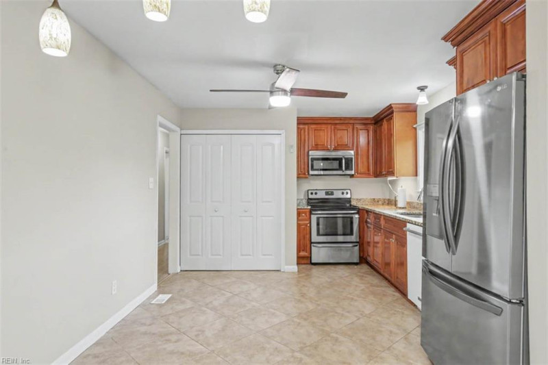 Photo 13 of 37 residential for sale in Virginia Beach virginia