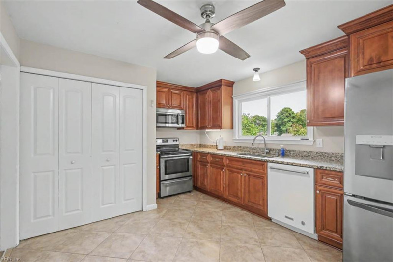 Photo 14 of 37 residential for sale in Virginia Beach virginia