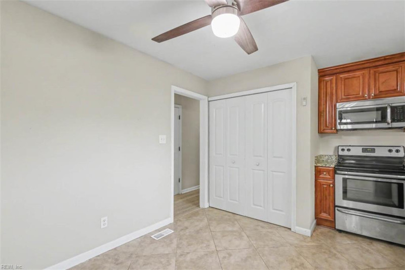 Photo 15 of 37 residential for sale in Virginia Beach virginia
