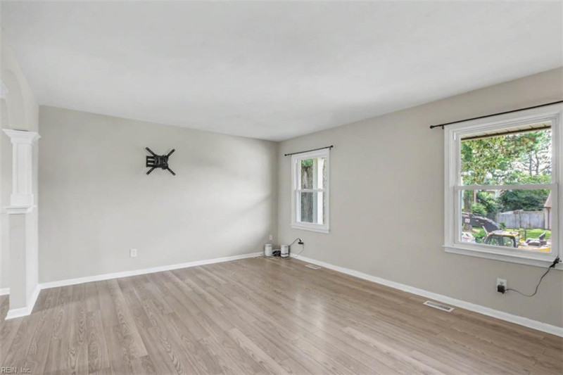 Photo 4 of 37 residential for sale in Virginia Beach virginia