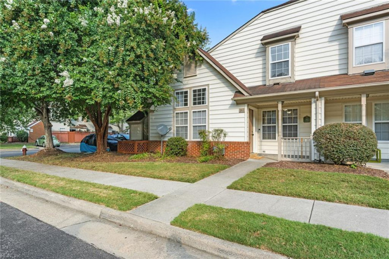 Photo 3 of 43 residential for sale in York County virginia