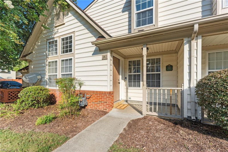 Photo 4 of 43 residential for sale in York County virginia