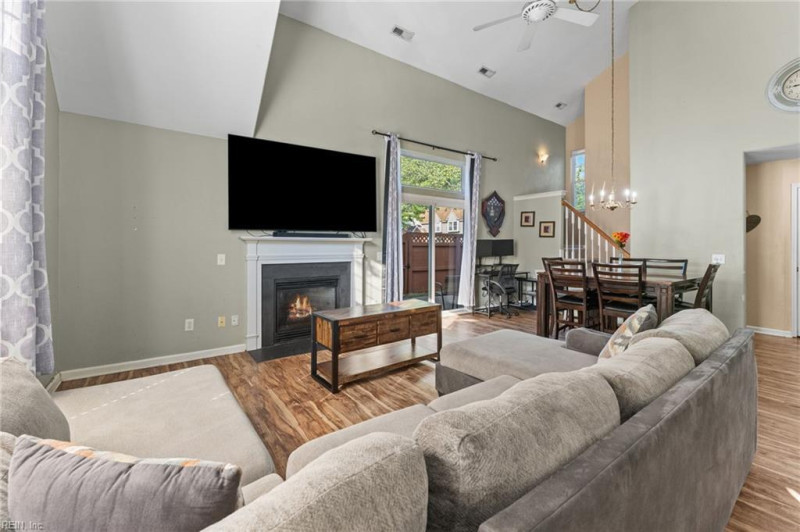 Photo 5 of 43 residential for sale in York County virginia