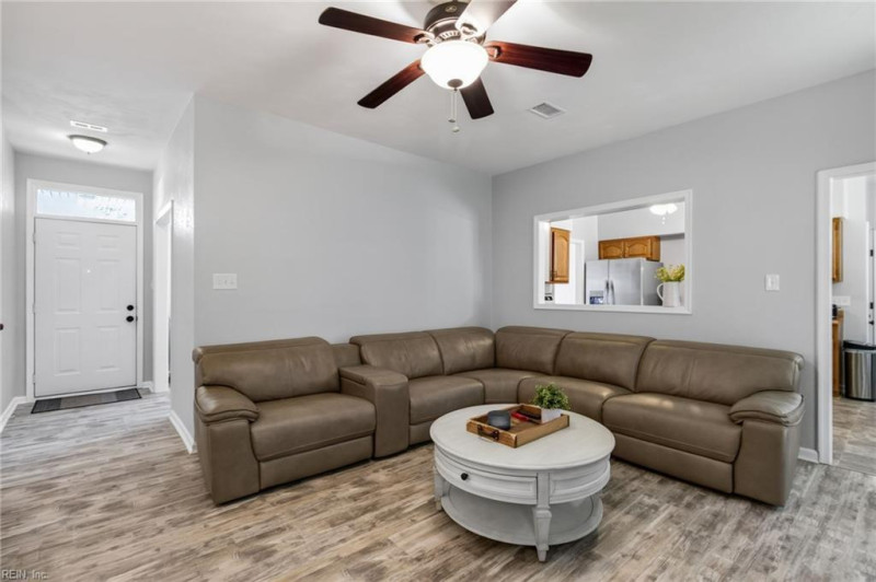 Photo 5 of 36 residential for sale in Chesapeake virginia