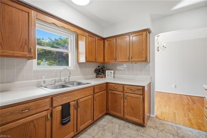 Photo 10 of 30 residential for sale in Virginia Beach virginia
