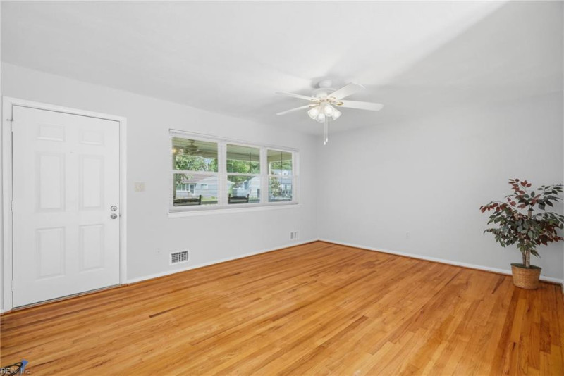 Photo 7 of 30 residential for sale in Virginia Beach virginia