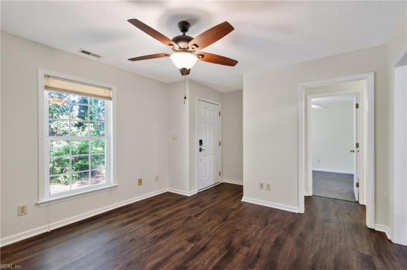 Photo 10 of 40 residential for sale in Poquoson virginia
