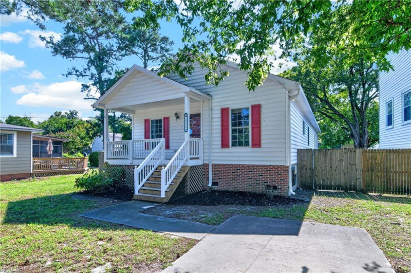 Photo 2 of 40 residential for sale in Poquoson virginia