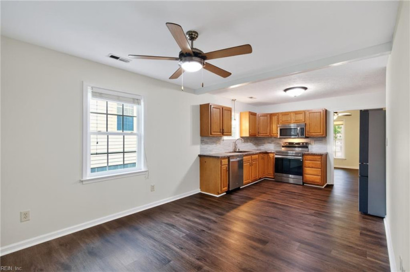 Photo 5 of 40 residential for sale in Poquoson virginia