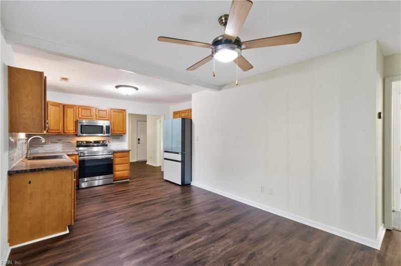 Photo 6 of 40 residential for sale in Poquoson virginia