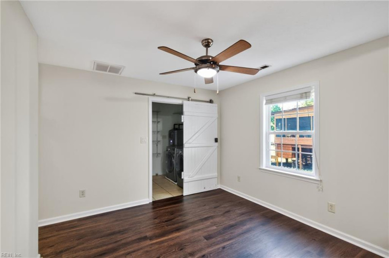 Photo 7 of 40 residential for sale in Poquoson virginia