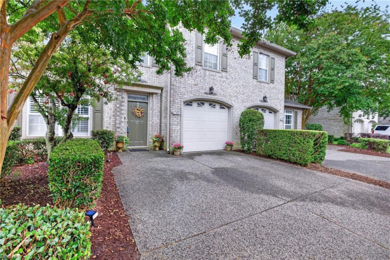 Photo 2 of 27 residential for sale in Virginia Beach virginia