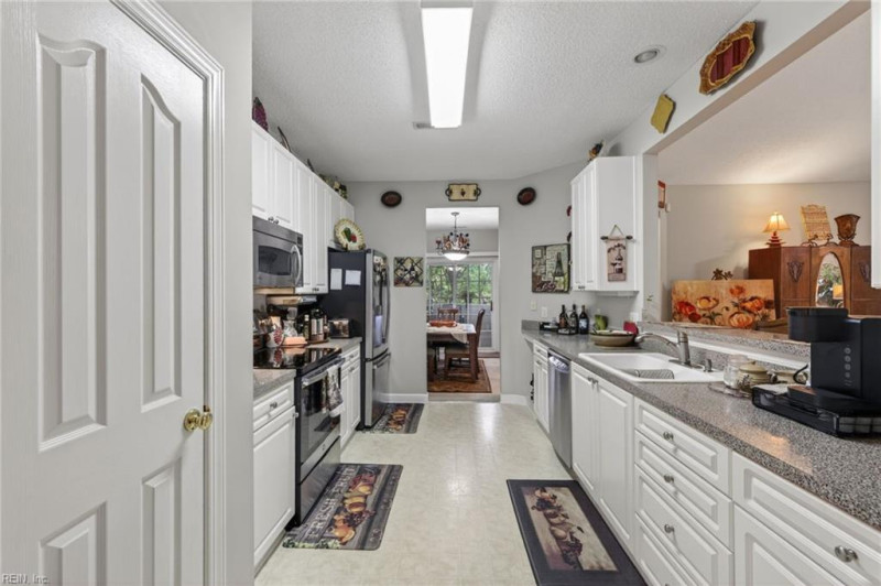Photo 8 of 27 residential for sale in Virginia Beach virginia