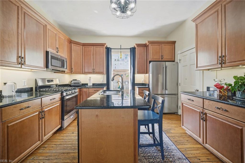 Photo 11 of 48 residential for sale in Portsmouth virginia
