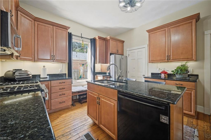 Photo 12 of 48 residential for sale in Portsmouth virginia