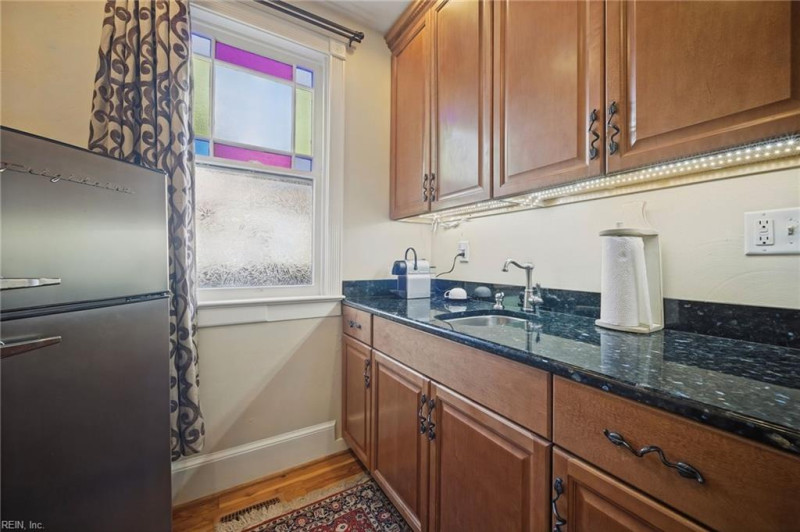 Photo 17 of 48 residential for sale in Portsmouth virginia