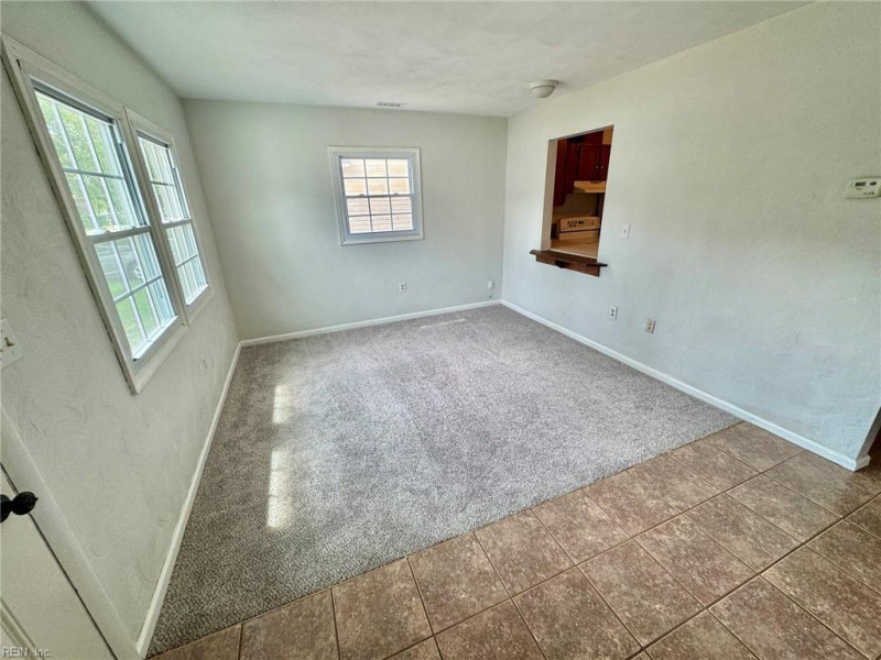 Photo 3 of 11 residential for sale in Chesapeake virginia