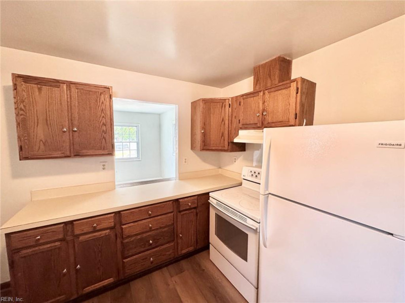 Photo 4 of 11 residential for sale in Chesapeake virginia