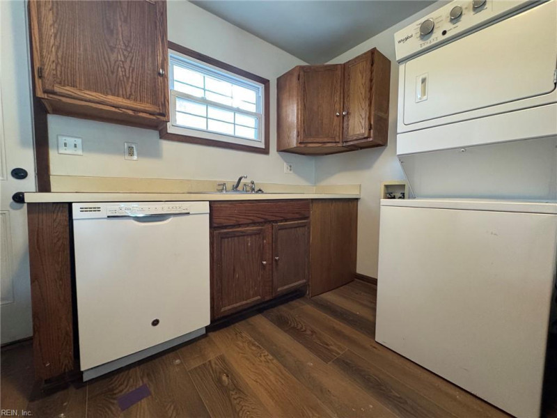 Photo 5 of 11 residential for sale in Chesapeake virginia