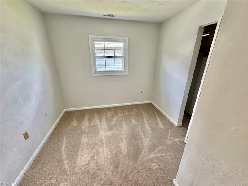 Photo 6 of 11 residential for sale in Chesapeake virginia