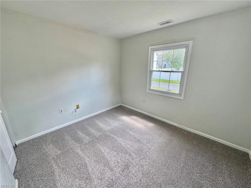 Photo 9 of 11 residential for sale in Chesapeake virginia