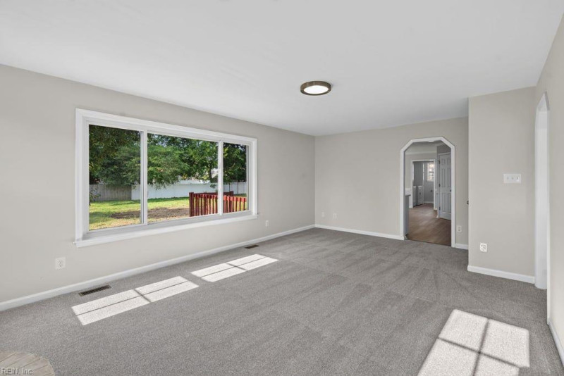 Photo 10 of 46 residential for sale in Chesapeake virginia