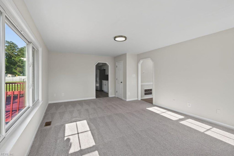 Photo 12 of 46 residential for sale in Chesapeake virginia