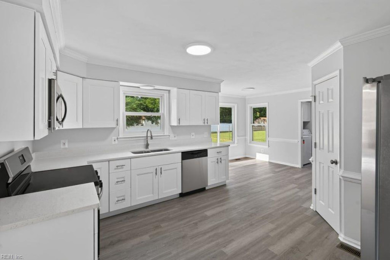 Photo 3 of 46 residential for sale in Chesapeake virginia