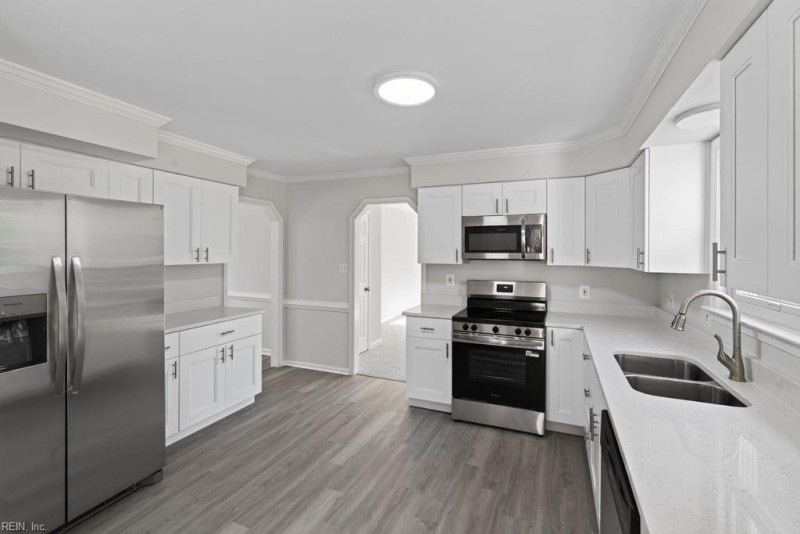 Photo 4 of 46 residential for sale in Chesapeake virginia