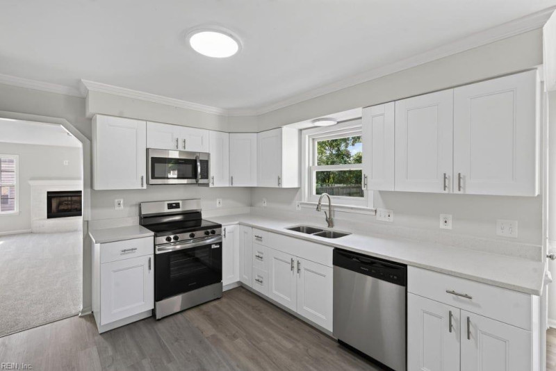 Photo 5 of 46 residential for sale in Chesapeake virginia