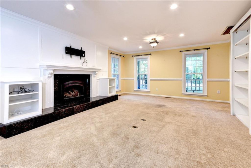 Photo 13 of 46 residential for sale in York County virginia