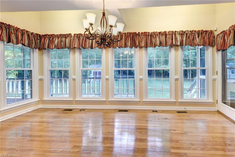 Photo 14 of 46 residential for sale in York County virginia