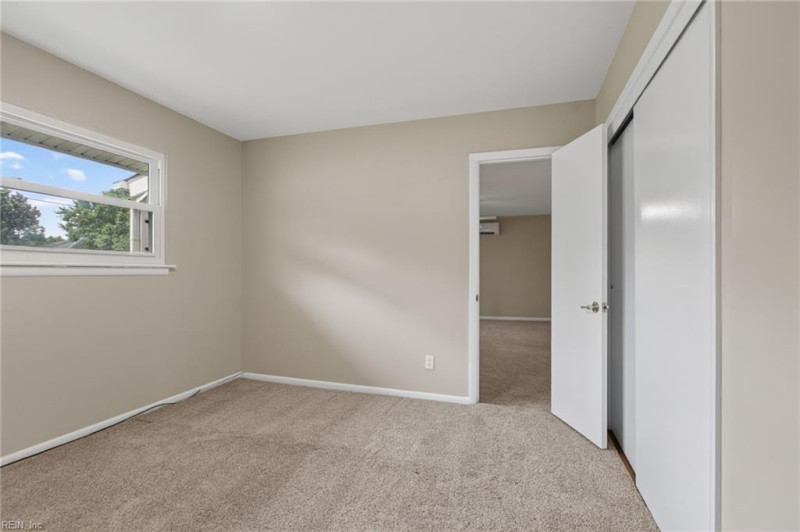 Photo 23 of 44 residential for sale in Chesapeake virginia