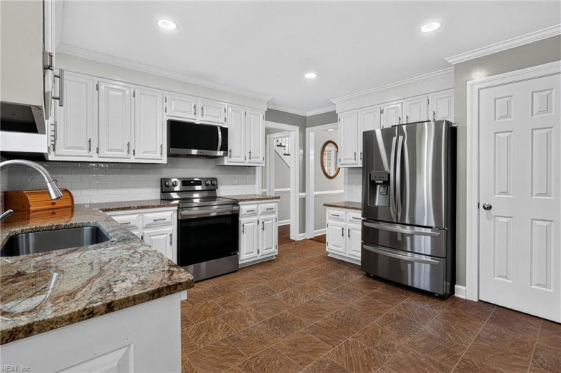 Photo 15 of 48 residential for sale in Chesapeake virginia