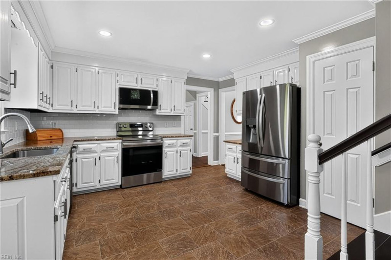 Photo 16 of 48 residential for sale in Chesapeake virginia