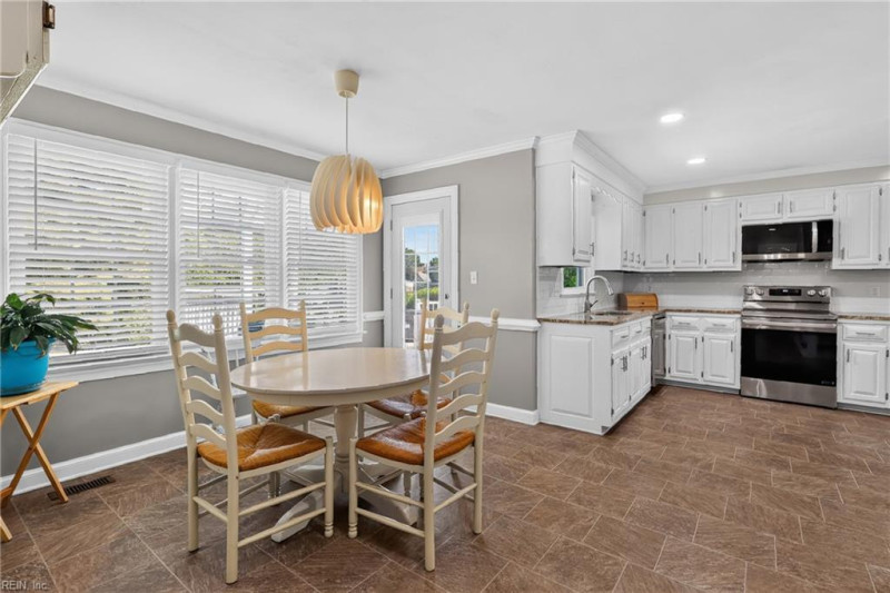 Photo 18 of 48 residential for sale in Chesapeake virginia