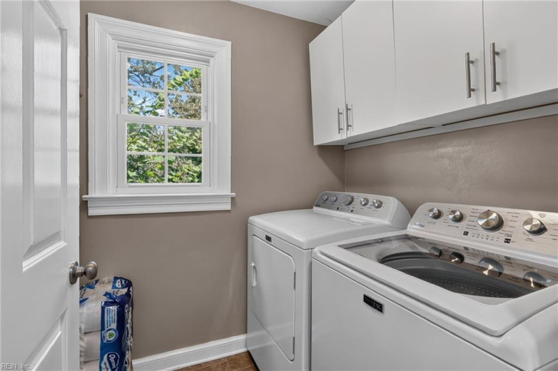 Photo 19 of 48 residential for sale in Chesapeake virginia