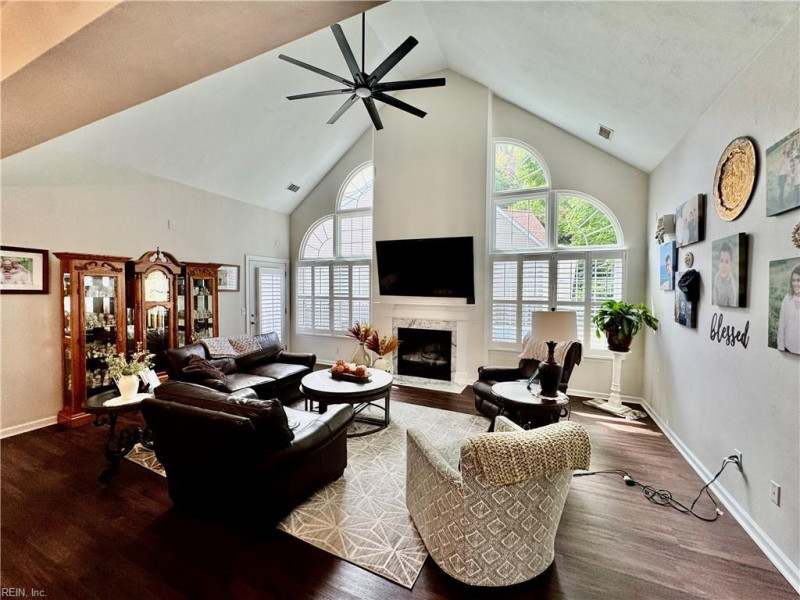 Photo 2 of 16 residential for sale in Virginia Beach virginia