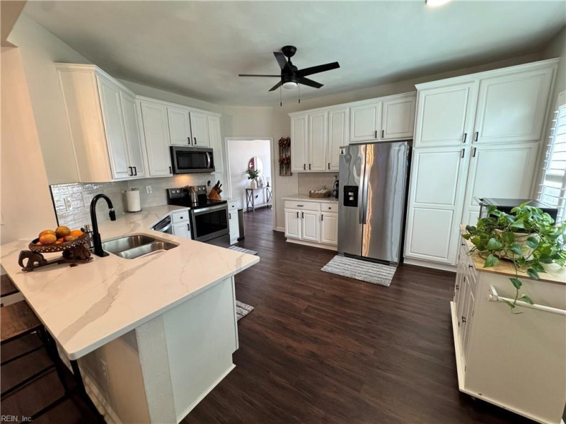 Photo 4 of 16 residential for sale in Virginia Beach virginia