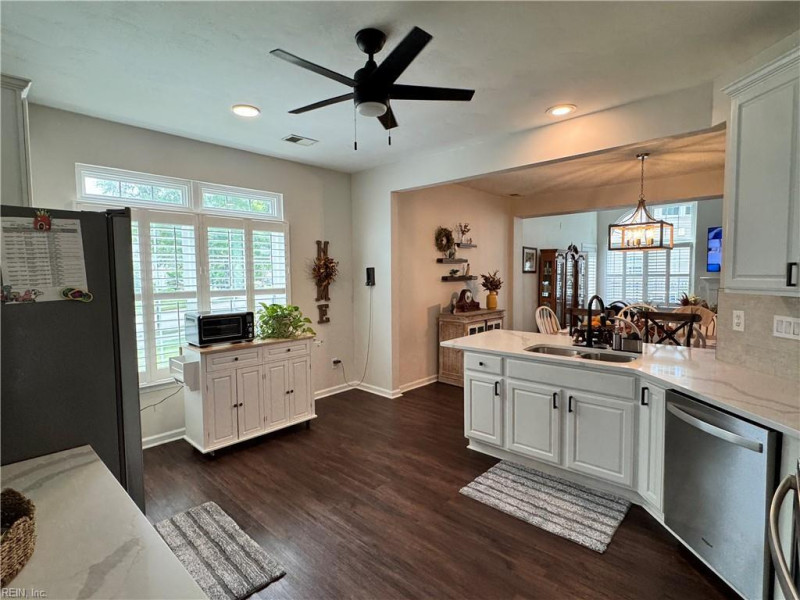 Photo 6 of 16 residential for sale in Virginia Beach virginia