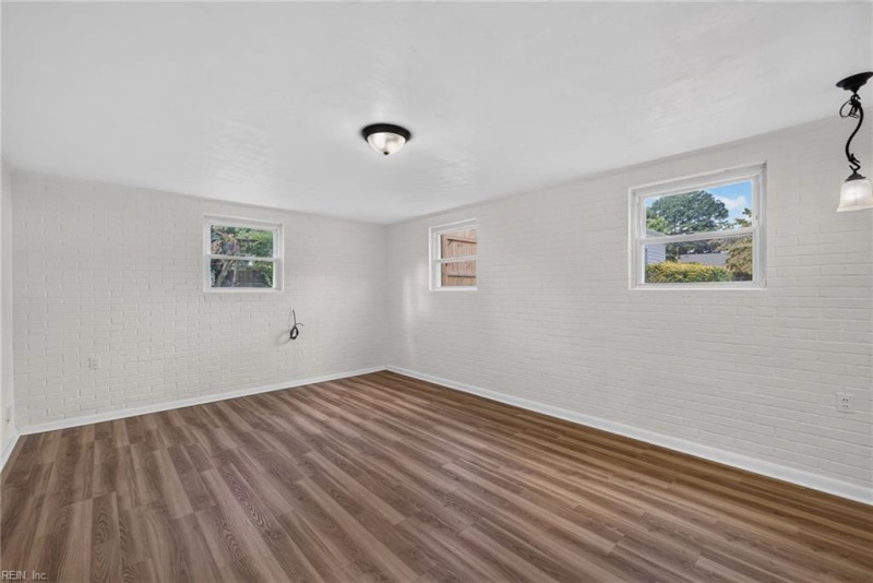 Photo 12 of 40 residential for sale in Portsmouth virginia