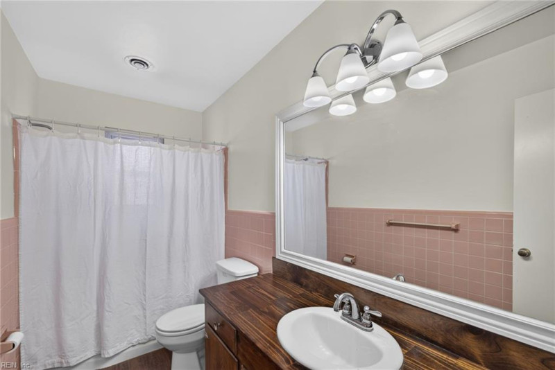 Photo 16 of 40 residential for sale in Portsmouth virginia